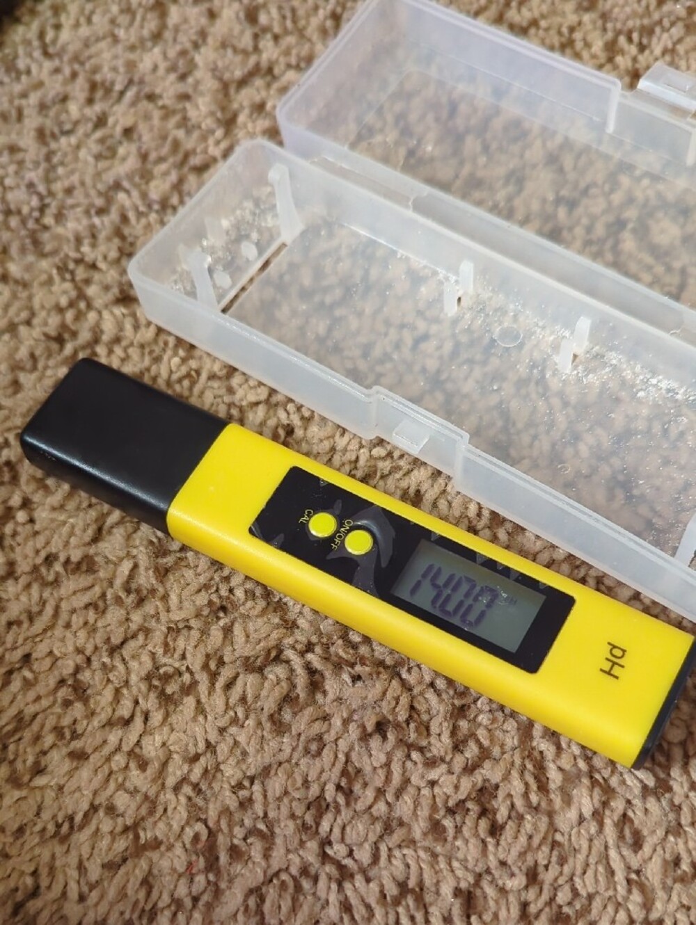 Digital pH Meter Tester in Yellow and Black - Picture 3 of 10